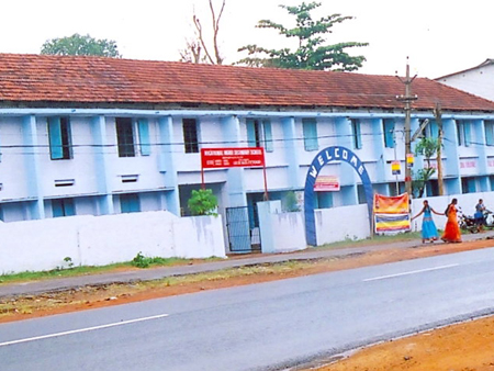 പ്രമാണം:Vhssirimpanam.jpg